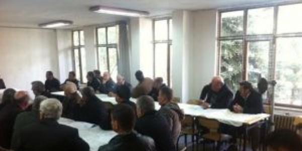 Ulus'ta dikili sat��lar� ba�lad�