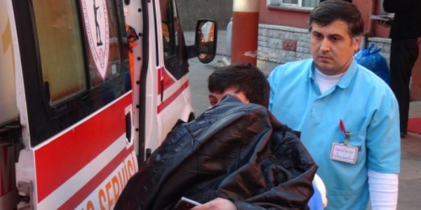 Liselilerin kavgas� kanl� bitti: 5 yaral�