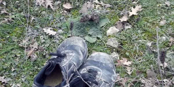 Yi�itcan'dan geriye bo�uldu�u depo ba��ndaki ayakkab�lar� kald�