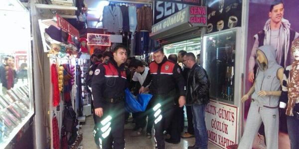 İşhanında tartıştığı kişiler tarafından vuruldu