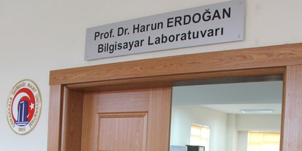 Merhum dekanın ismi laboratuara verildi
