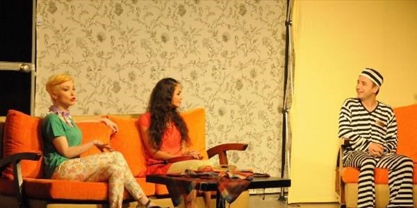 'Buyur Burdan Kaç' tiyatroseverlerle buluştu