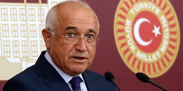 Cemil �i�ek: Filanca kurulu� benden �ok siyaset yap�yor