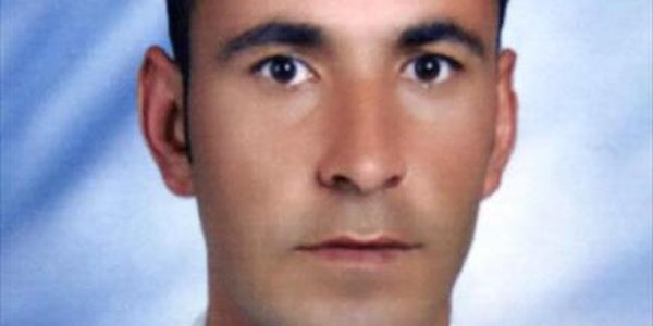 Akaryakıt istasyonunda uyurken sırtından vurdular