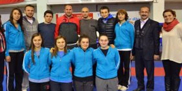 D�zceli karatecilerden bir b�y�k ba�ar� daha