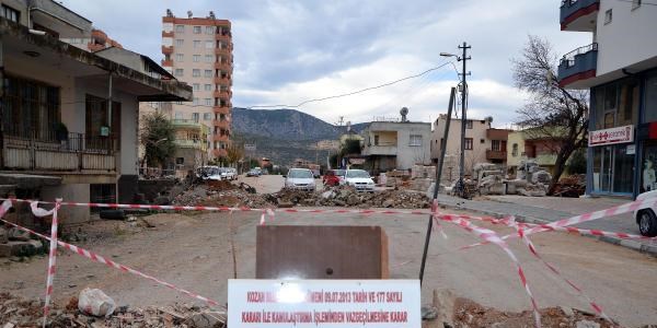 Kamulaştırmadan vazgeçen belediyeye molozlu tepki