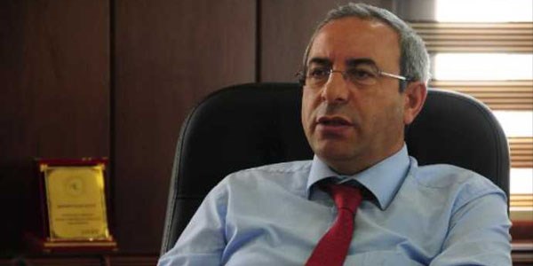Öğrenciler şikayet etti, rektör kampüsteki köpekleri toplattı