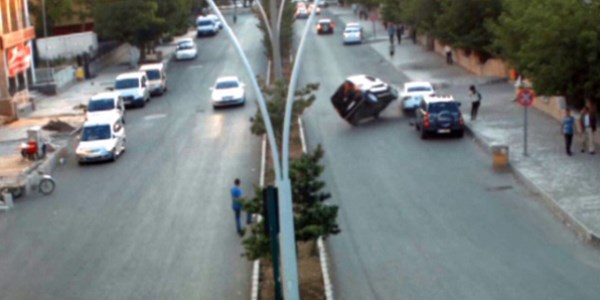 Ağrı'da ilginç kazalar MOBESE kameralarına yansıdı