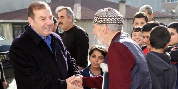 Başkan Kadıoğlu yaşlı çifte misafir oldu