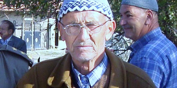 74 yaşındaki adam kendini astı