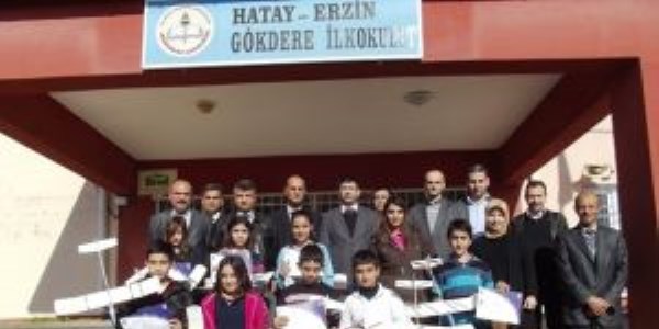 Model uçak kursuna katılan öğrencilere belge