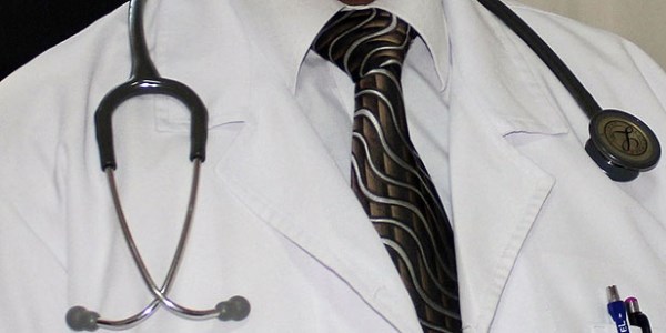 Hakaret etti�i doktor ilk m�dahaleyi yapt�