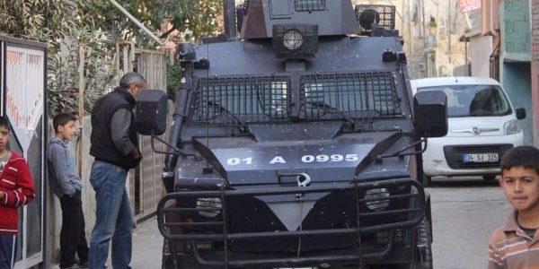Operasyonda polisin silah�n� gasp ettiler