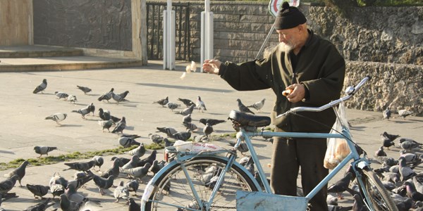 Dört senedir her sabah aynı şeyi yapıyor