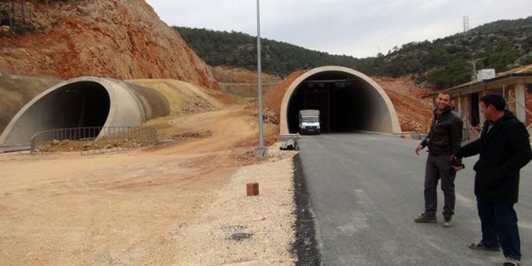 Mersin-Antalya arası 4 saat kısalacak