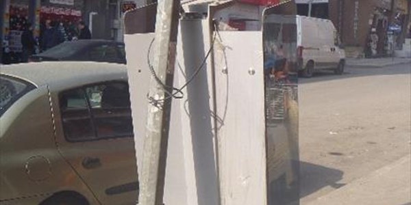 Bilecik'te telefon kulübesi tahrip edildi