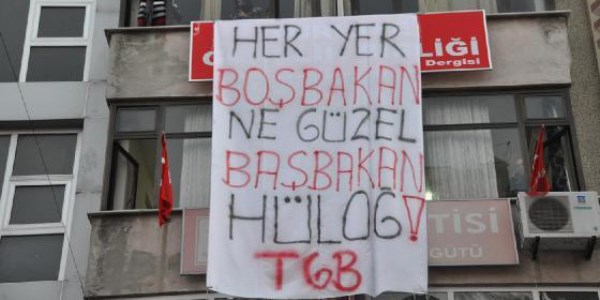 O pankarta bir soruşturma da üniversiteden