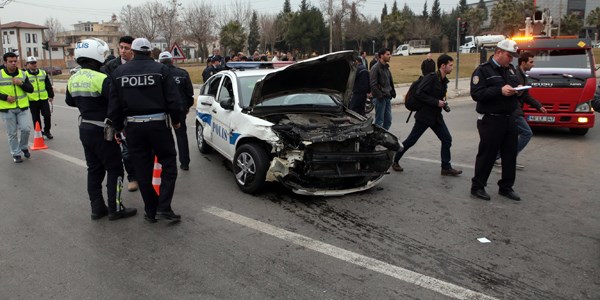 Kazaya giden ekip otosu kaza yaptı