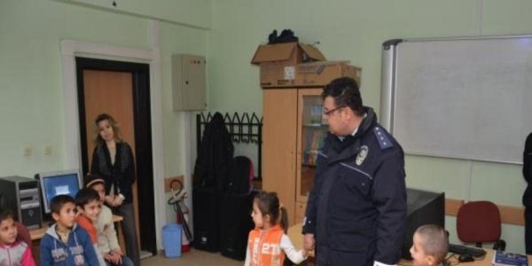 Öğrenciler trafik ve yaya hakkında bilgilendiriliyor