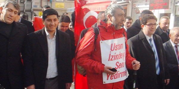 Ba�bakana destek i�in y�r�yen �elik Aksaray'dan ayr�ld�