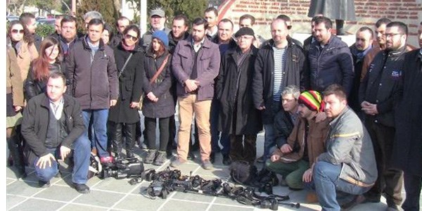 Gazetecilerden saldırı protestosu