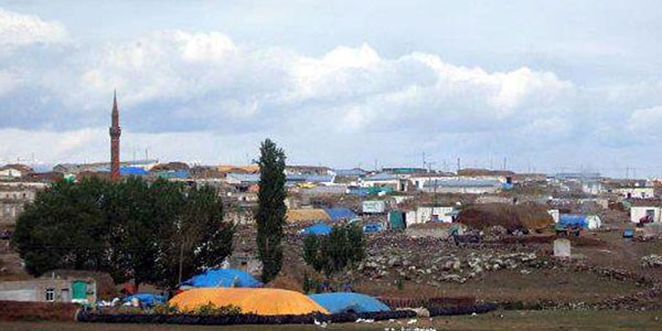 Boşanma davası açan eşini köy minübüsünde öldürdü