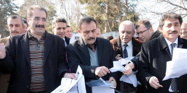 Memurlar bordro yaktı