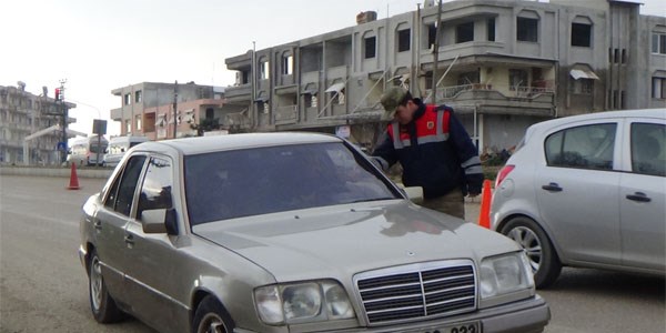 Gardiyan, firari h�k�ml�lere yard�mdan g�zalt�na al�nd�