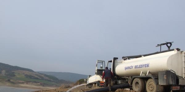 Şarköy'de kuruyan gölete 25 bin ton su taşındı