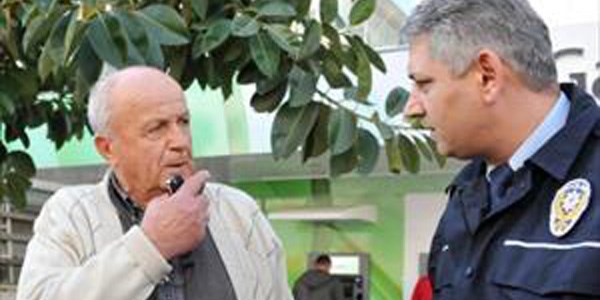 Dolandırılmaktan banka görevlileri kurtardı