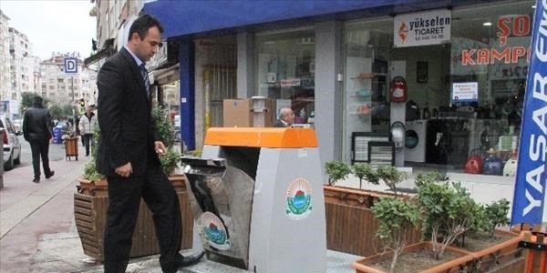 Çiçekli yer altı konteynerleri