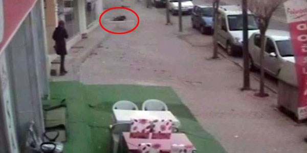 Temizlik yaparken pencereden düşen öğretmen ağır yaralandı