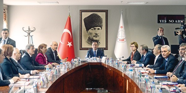 HSYK'da imzacı 2 üye gitti