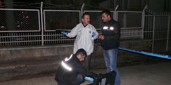 Tartıştığı kişiyi emniyetin önüne götürüp öldürdü