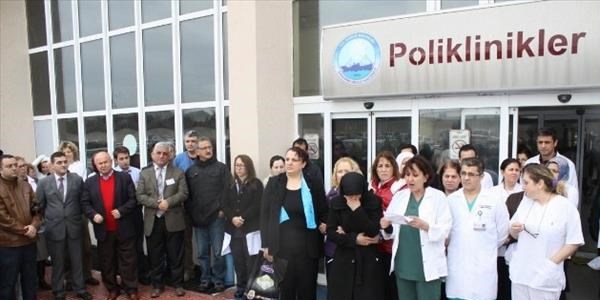 Hastane çalışanları şiddete tepki gösterdi