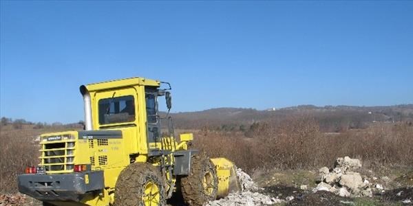 Bolu İl Özel İdaresi çöpleri topluyor