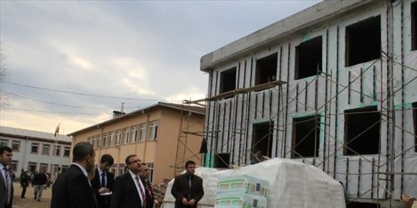 Vali Ali İhsan Su, okul inşaatlarında incelemelerde bulundu