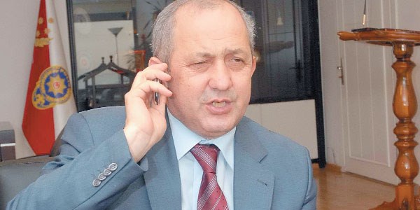 Operasyoncu müdür 'İzmir torbası'ndan çıktı