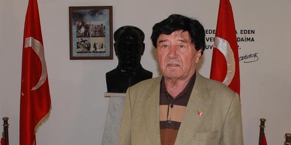 'Okul Dede', belediye başkanlığına talip oldu