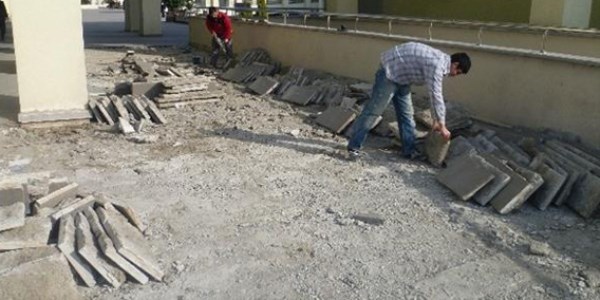 Sakarya Valilik Kamp�s� ya�mur suyuna dayanamad�