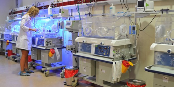 Yenido�an yo�un bak�m hem�ireli�i e�itim program�