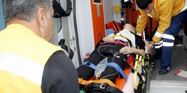 Otomobilin �arpt��� ��renci a��r yaraland�