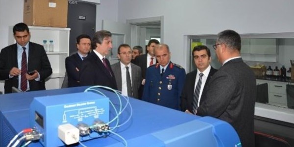 Vali Düzgün Genetik ve Kök Hücre Merkezi'ni gezdi