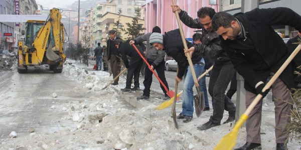Dondurucu soğuklarla mücadele sürüyor