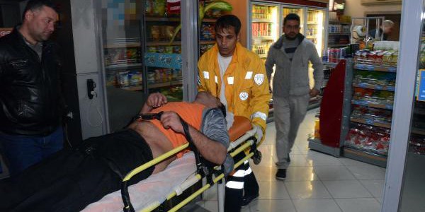 Akaryakıt istasyonunda vücuduna eroin enjekte etti