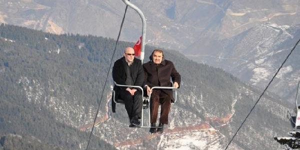 Milletvekili, Belediye Ba�kan�, kaymakam havada as�l� kald�