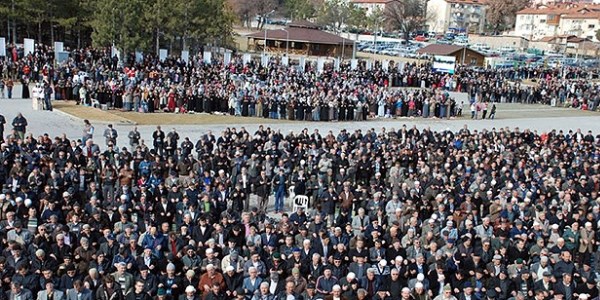5 bin kişi yağmur ve kar duasına çıktı