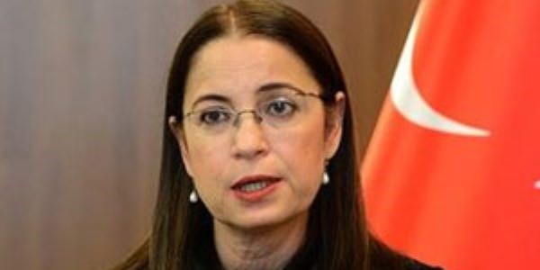 Kad�n bakandan k�rtaj talimat�