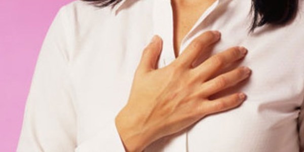 Kalp krizi, st karn ve srt ars eklinde gelebilir