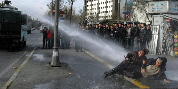 3 eylemciye TOMA'l� m�daheleye inceleme
